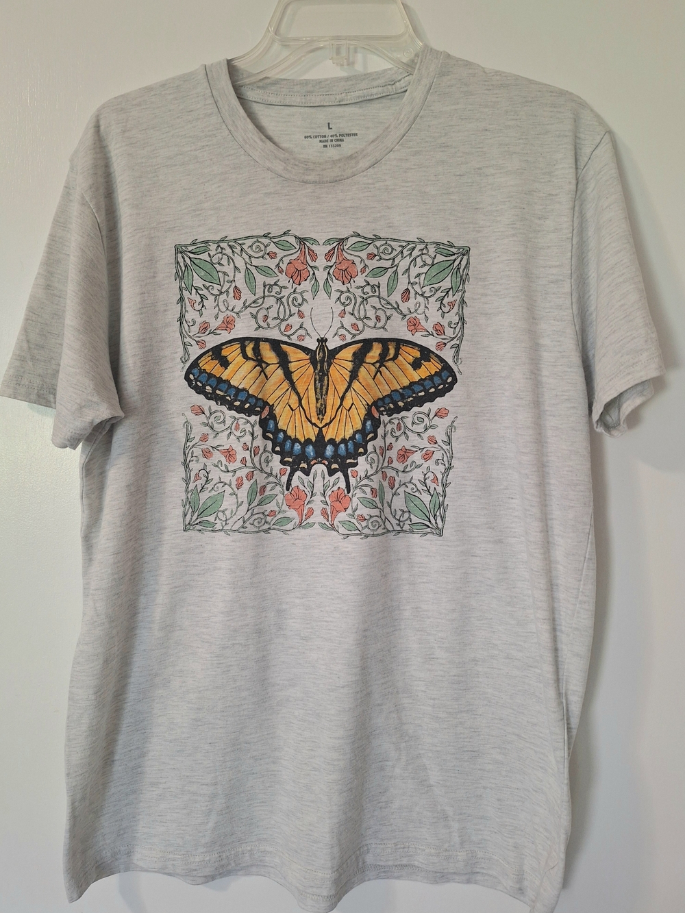 Butterfly Floral Women's Light Gray Short Sleeve Graphic Tee